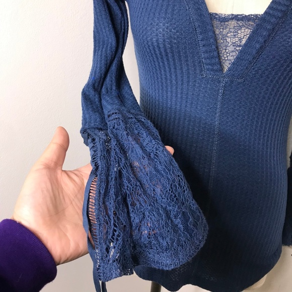 William Rast Blue Thermal Lace Sleeve Top - Picture 3 of 5